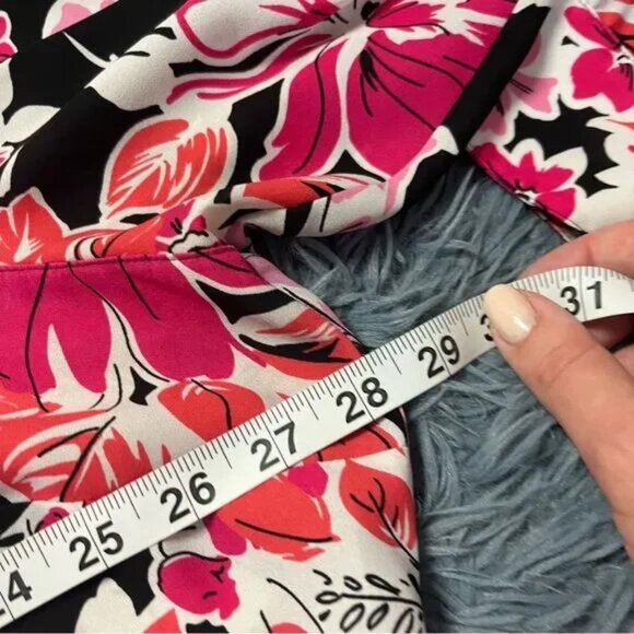 Foxcroft Jade Blooming Dark Floral Tunic Shirt Red Flower Size 22W - Picture 5 of 8